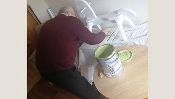 DIY Derrick is busy sprucing up Nottinghamshire care home